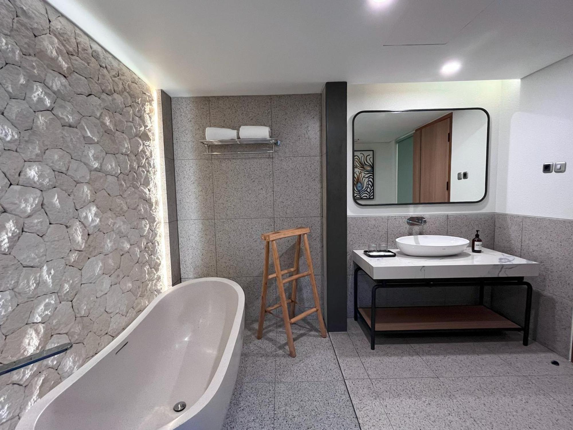 Luminor Hotel Legian Seminyak - Bali ภายนอก รูปภาพ
